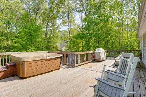 Hot Tub, Boat Slip & Arcade Games! Lake Anna Home