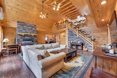 Hot Tub & Dock: Waterfront Cabin in Old Forge!