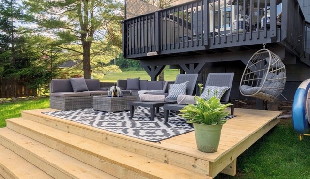 Hot tub, private deck, backyard, near Windham and Hunter ski resorts.
