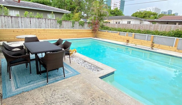 HOUSE WITH POOL- 15 MINS TO SOUTH BEACH