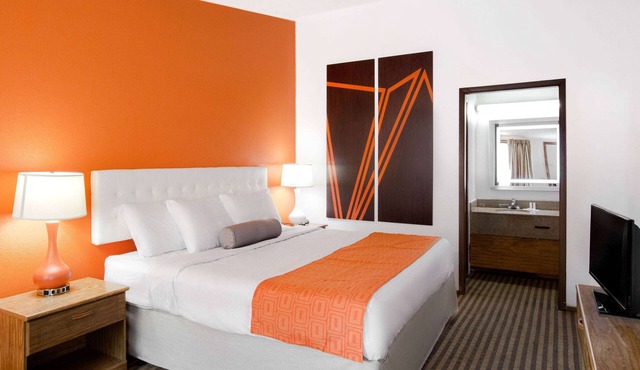 Howard Johnson by Wyndham Wilmington