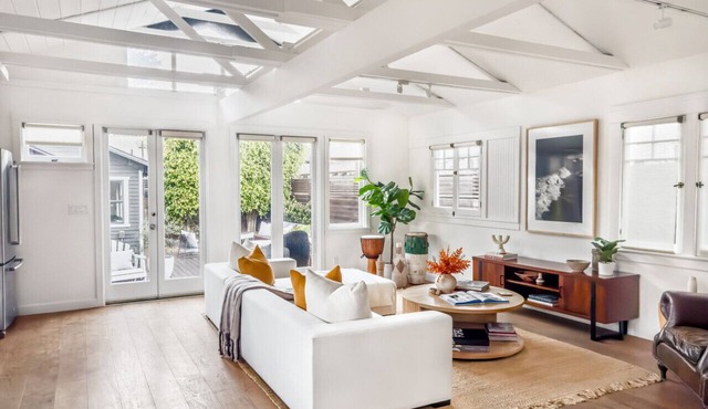 Iconic Venice Bungalow: 5-minute walk to beach