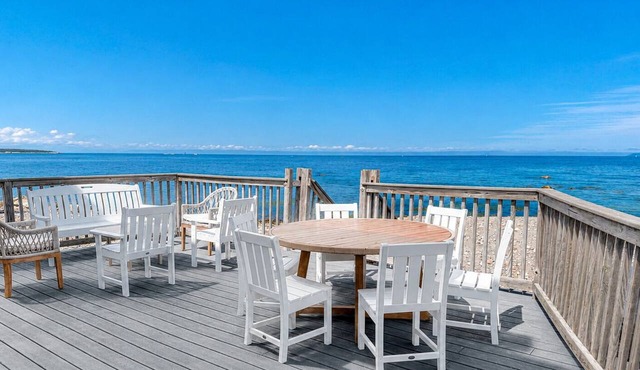 Immaculate Ocean Views | Sleeps 11 | Waterfront!
