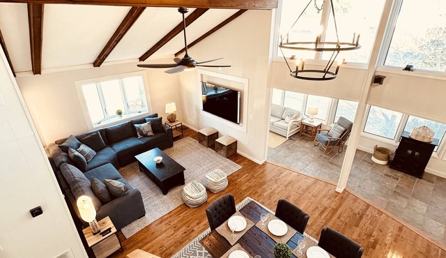 In-Town Convenience. Family-Friendly 5BR Sleeps 13!
