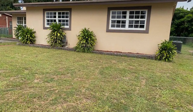INDEPENDENT Room w/PRIVATE entrance close to FLL