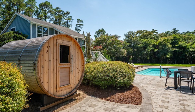 Indoor Hot Tub, Barrel Sauna, Pool, Natural Light!