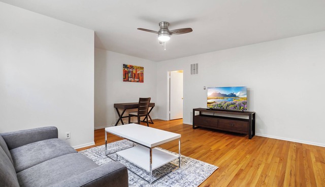 ING3- Enjoyable 1 bedroom apartment with WiFi in vibrant Los Angeles