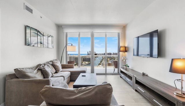 ★ Intracoastal Dream Stay/Stylish 2BR with Spectacular Views-25 min to MAJOR INTERNATIONAL SPORTING EVENT!