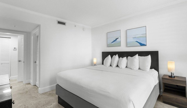 Inviting Grove Hideaway with Pool, Kitchenette & Near CocoWalk | 4 Units