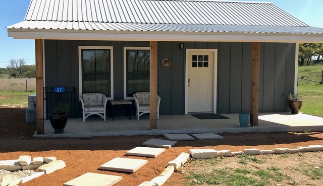 Jacquelyn's Retreat a Private Studio 5 Mins from Downtown Pet Friendly & Clean