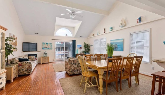 JANUARY-MAY 3 NIGHT MIN 2026 5 Bedroom3 bath 1 block to the beach and boards