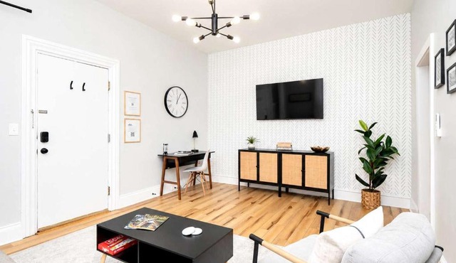 Jennifer's Stylish & Modern Broadway Getaway