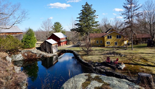 JULY RENTAL - MAGICAL PRIVATE SWIMMING QUARRY!