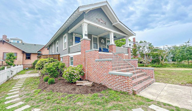 Just One House From The Beach Barefoot Bungalow Offers A Sweet Beach Vacation