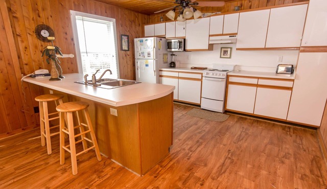 K1700 Atlantic Vu. Community Pool, Ocean View, Pets Ok, WiFi, Close to Beach!