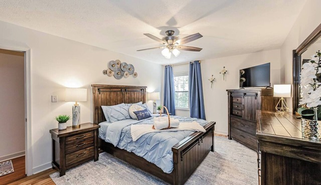 Kelbrook Cottage: Your Chic Woodline Getaway!
