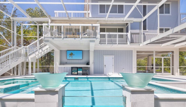 Key Largo waterfront home with a pool! Central to all the best attractions!