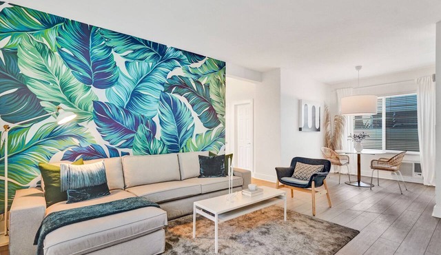 KeyWest suite 2BD/1BA SoBe walk to LincolnRD & Bay