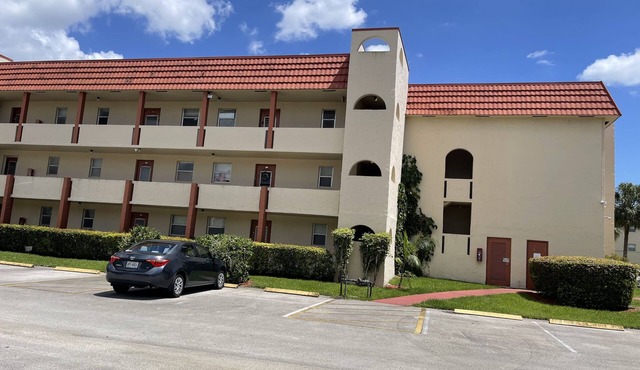 Kick back and relax in this calm, stylish space apartment with 1 bed 1 bath.