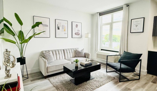 King 1BR w/GYM - mins to NYC, MetLife, EWR