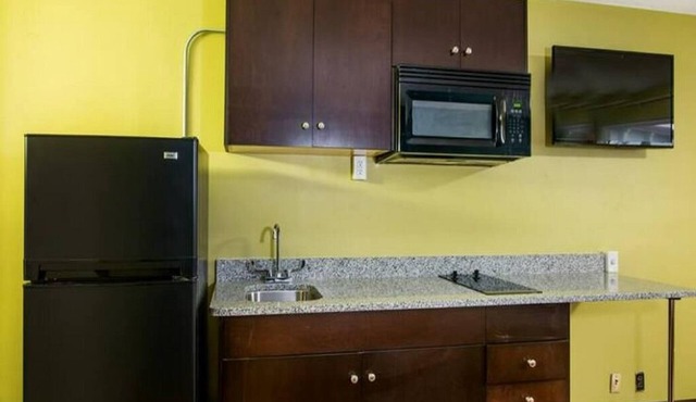 King Bed Efficiency Non-Smoking at Royal Extended Stay Hotel Selma I-95