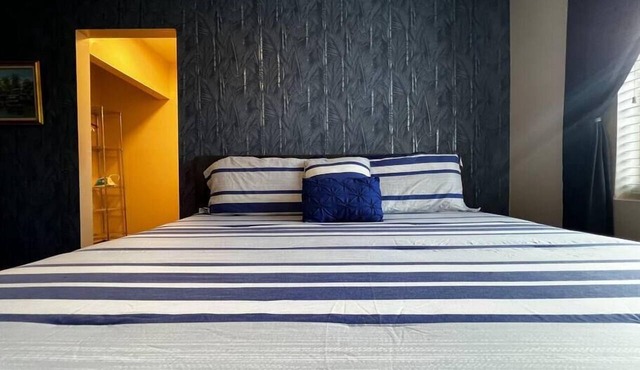 King Bed studio Near Wynwood