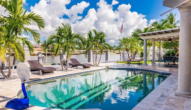 La Dolce Vita Villa on the direct Intracoastal waterway, private beach