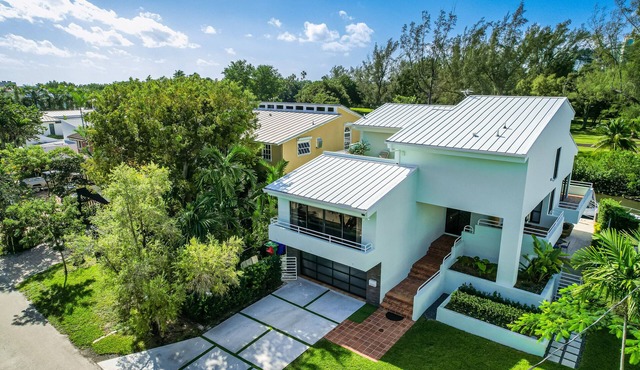 La Dolce Villa in Miami with direct access to the Bay!