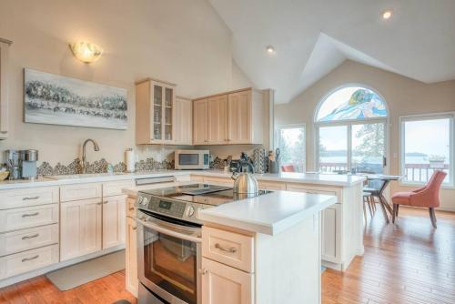 Lakefront Estate w Private Beach on Flathead Lake