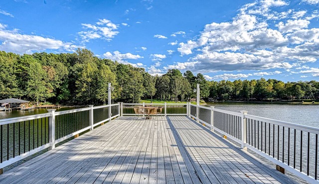 Lakefront family home in gated community with swimming area & dock - dogs OK