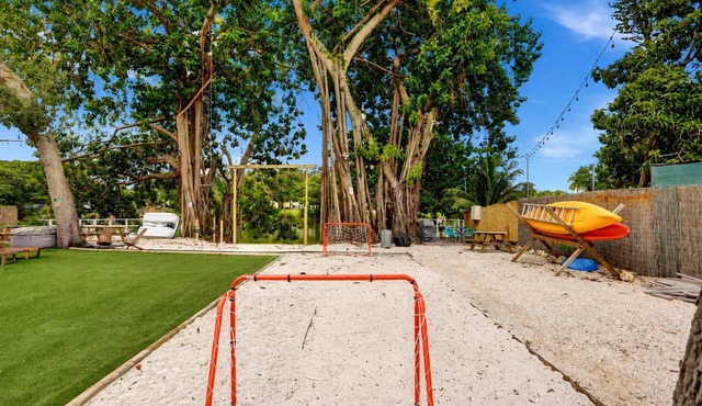 Lakefront Oasis | Pool, Kayaks, BBQ & Sleeps 10