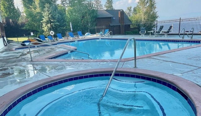 Lakeside Condo #204-35 2BDR 4Beds heated pool, 24/7 inground spa, docks