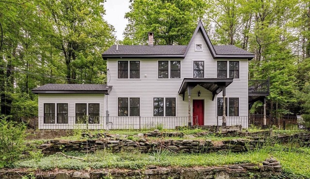 Lakeveiw Newly Restored Farmhouse