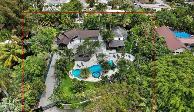 LakeView Gem 2Houses, Stunning Pool, Near Beach! Kayak/Pond/Spa -Fort Lauderdale