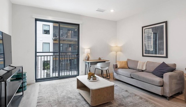 Landing | Amazing 1BD, Courtyard, Clubhouse