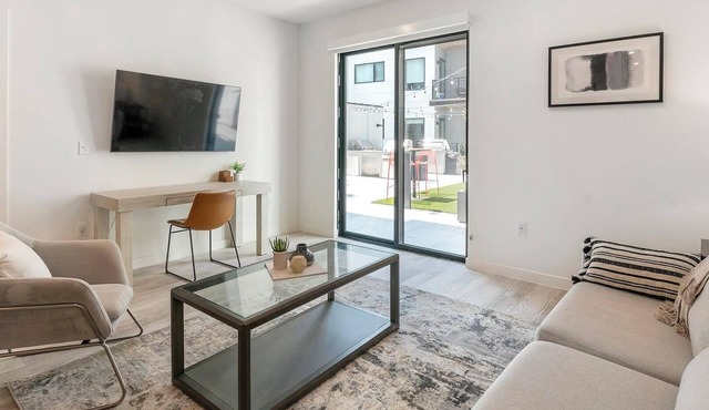 Landing | Amazing 1BD, Rooftop Lounge, Game Room