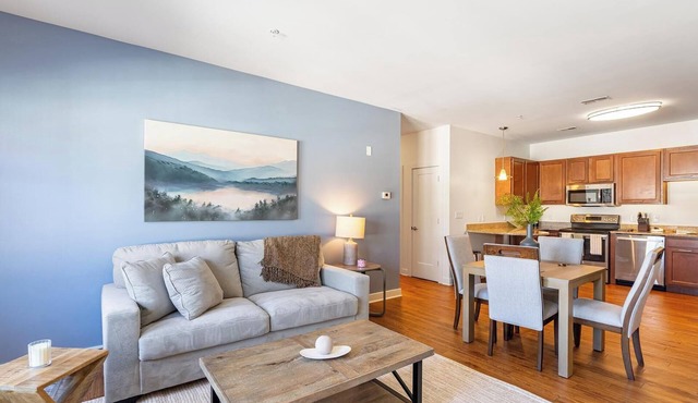 Landing | Beautiful 2BD, Gym