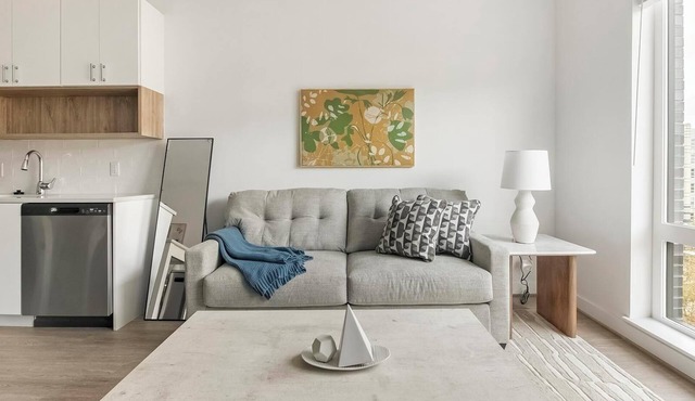 Landing | Chic 1BD, Courtyard, Clubhouse