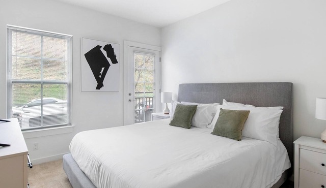 Landing | Chic 1BD, Pool, Clubhouse
