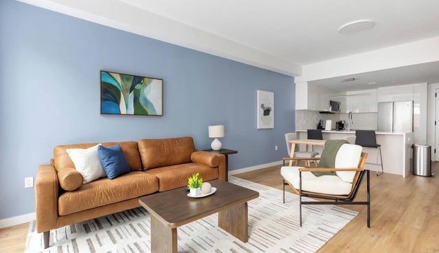Landing | Chic 1BD, Rooftop Lounge, Game Room