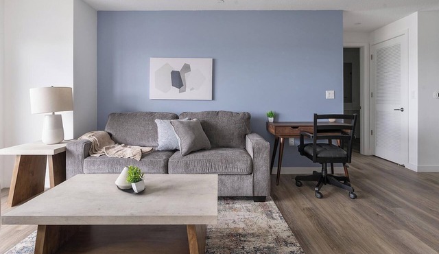 Landing | Chic 2BD, Pool