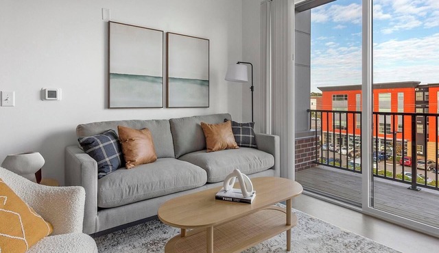 Landing | Chic 2BD, Pool, Clubhouse