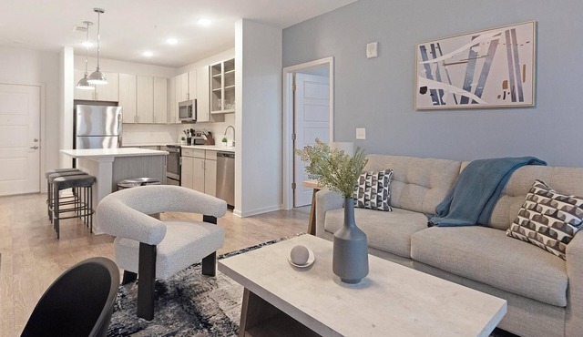 Landing | Chic 2BD, Yoga Studio, Pool