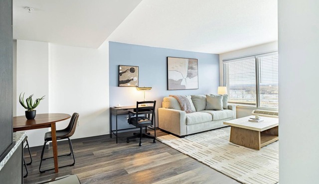 Landing | Modern 1BD, Gym, Pool