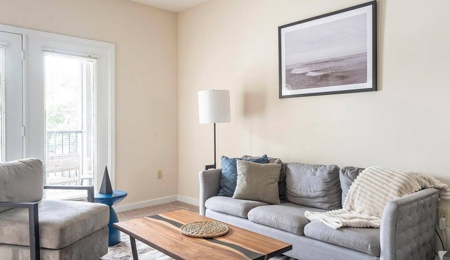 Landing | Modern 2BD, Pool, Gym