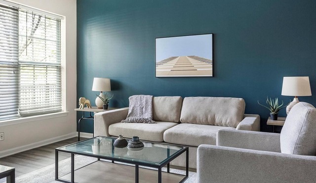 Landing | Modern 2BD, Pool, Gym