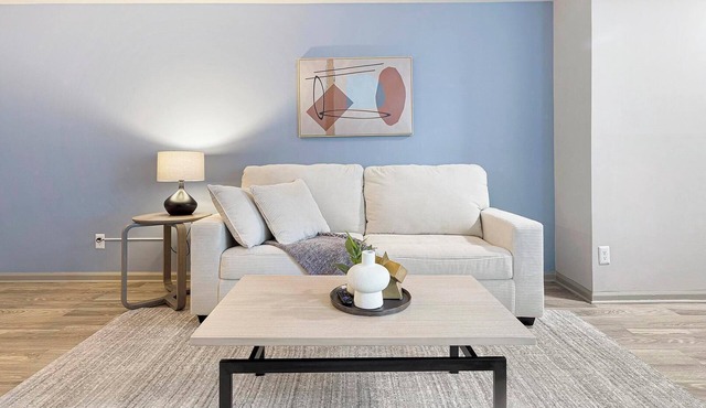 Landing | Spectacular 2BD, Tennis Court, Pool