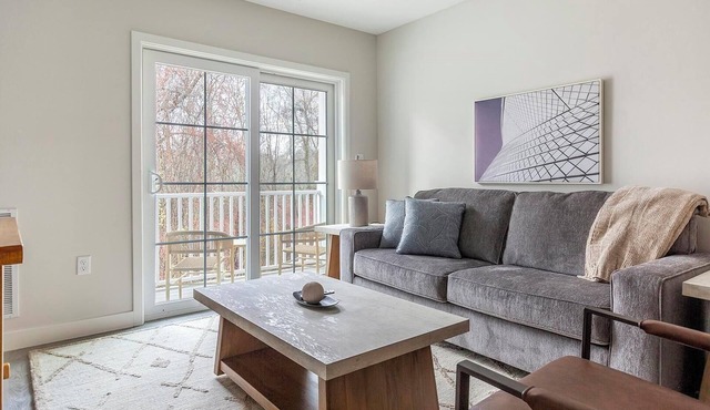 Landing | Stunning 2BD, Gym, Yoga Studio