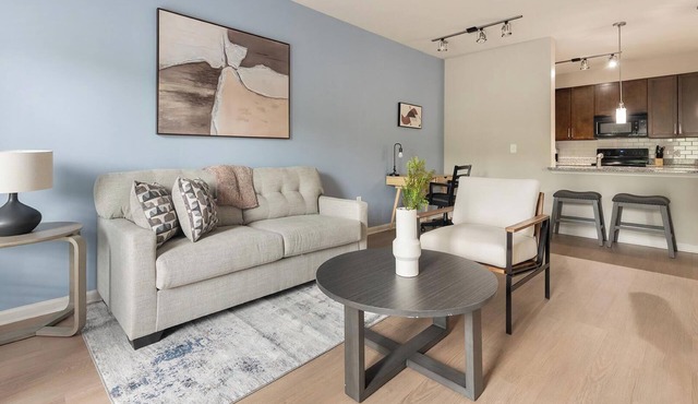 Landing | Stunning 1BD, Pool, Gym