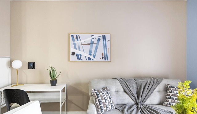 Landing | Stylish 1BD, Gym, Clubhouse